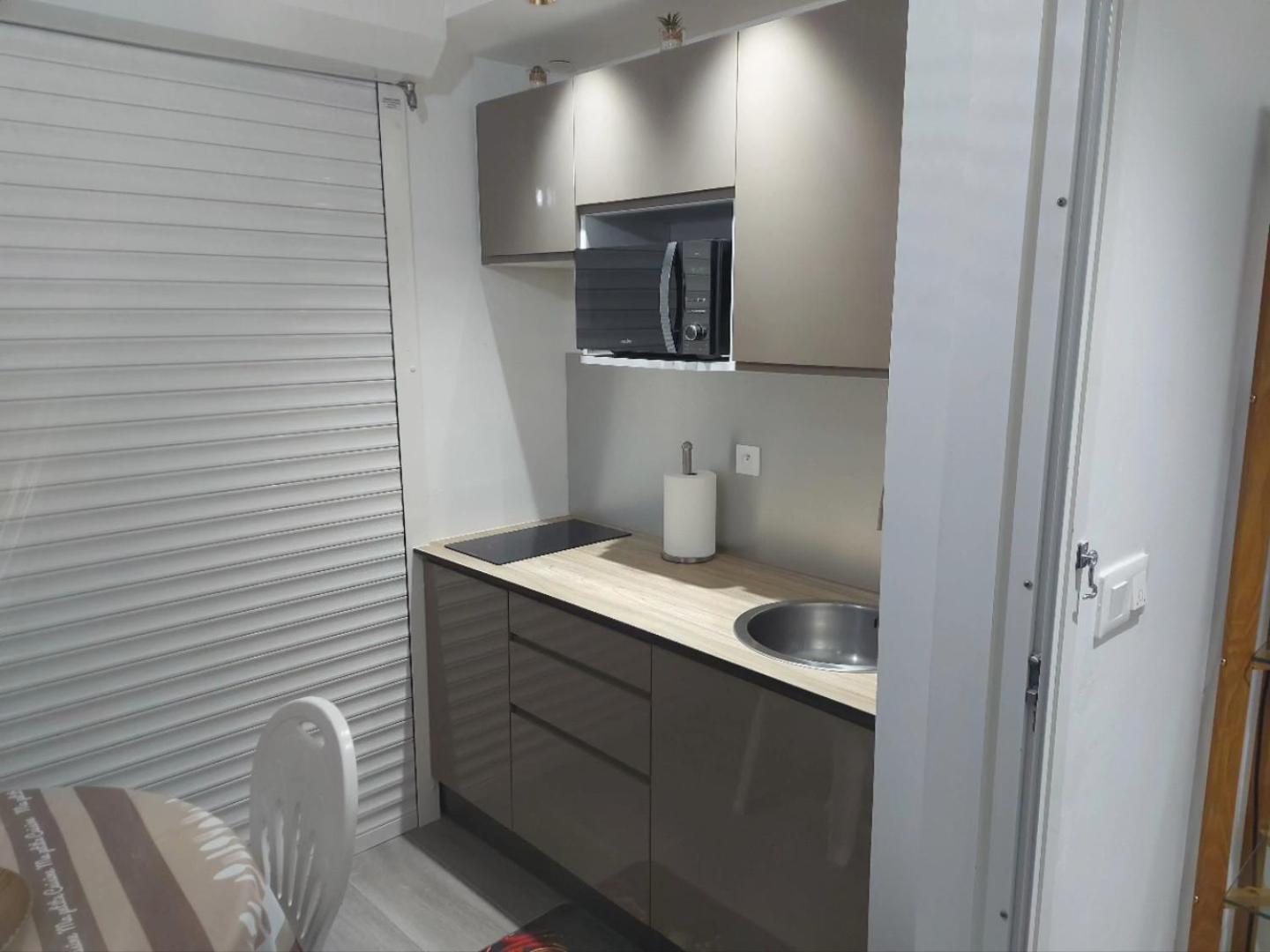 Le Marlon Apartment La Trinite Luaran gambar