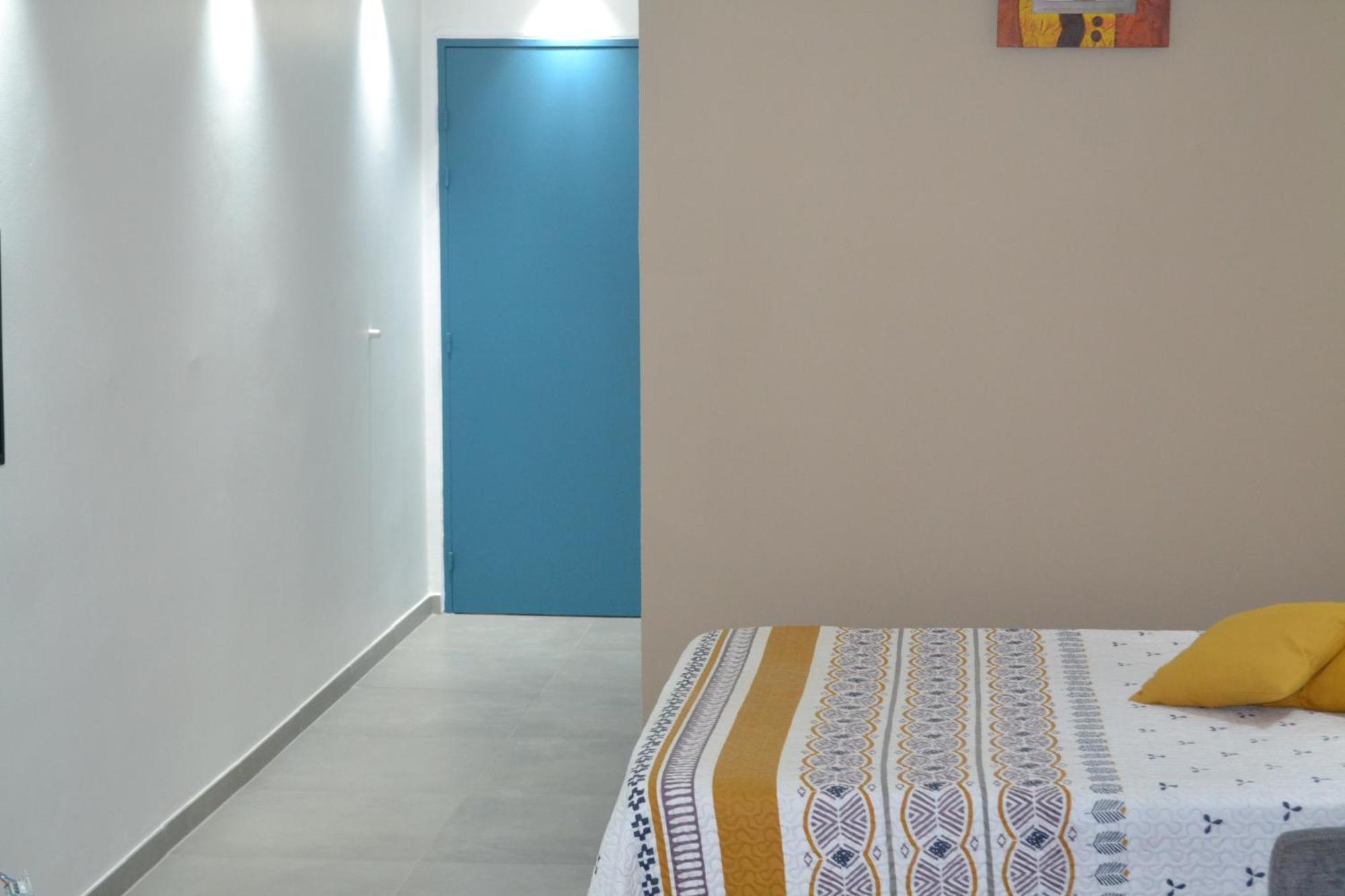 Le Marlon Apartment La Trinite Luaran gambar